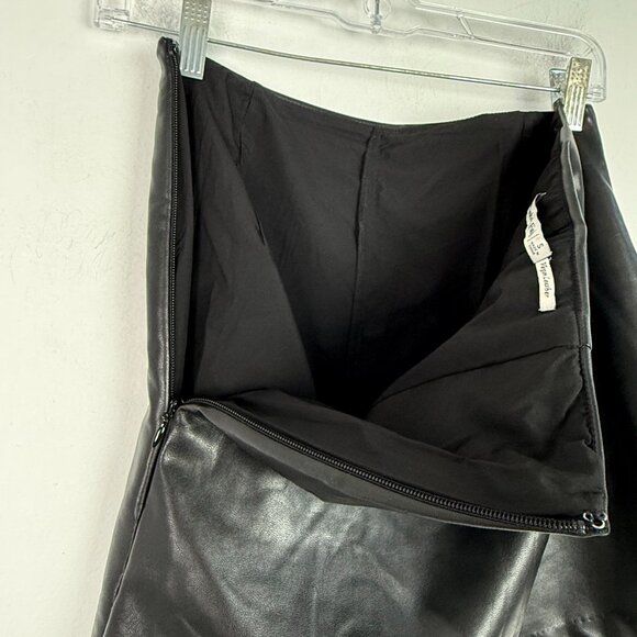 Abercrombie & Fitch Vegan Leather Mini Skort Skirt Black Size Small S EUC - Picture 11 of 12
